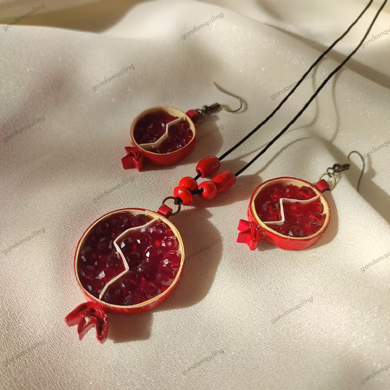 گردنبند و گوشواره ملیله کاغذی طرح انار  قابل سفارش در تعداد بالا 