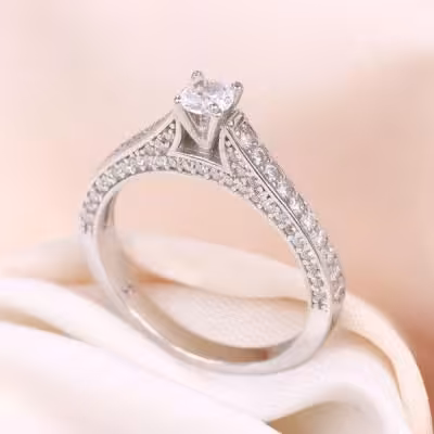 انگشتر نقره سولیتر ظریف و ریز روکش طلا سفید 925 عیار کد 15039