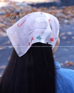 دستمالسر باندانا پنککی رنگ روشن طرح برفی زمستانی قواره 45 برند شیدی