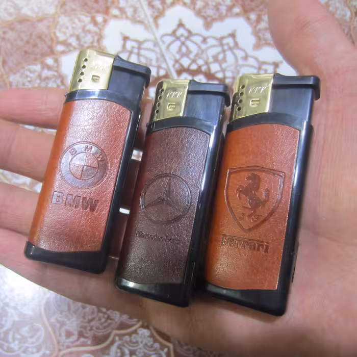 فندک اتمی با رویه چرمی همراه با طرح ها و رنگ های مختلف