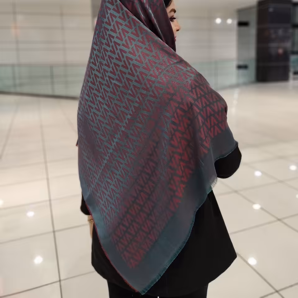 روسری نخ ابریشم ژاکارد دو رو لمه دار 
به صورت وارداتی