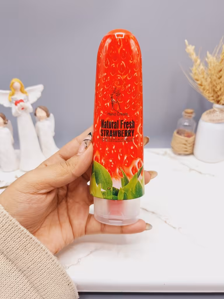 کرم آبرسان قوی دست و صورت رایحه توت فرنگی وکالی 100 میل کد FM039