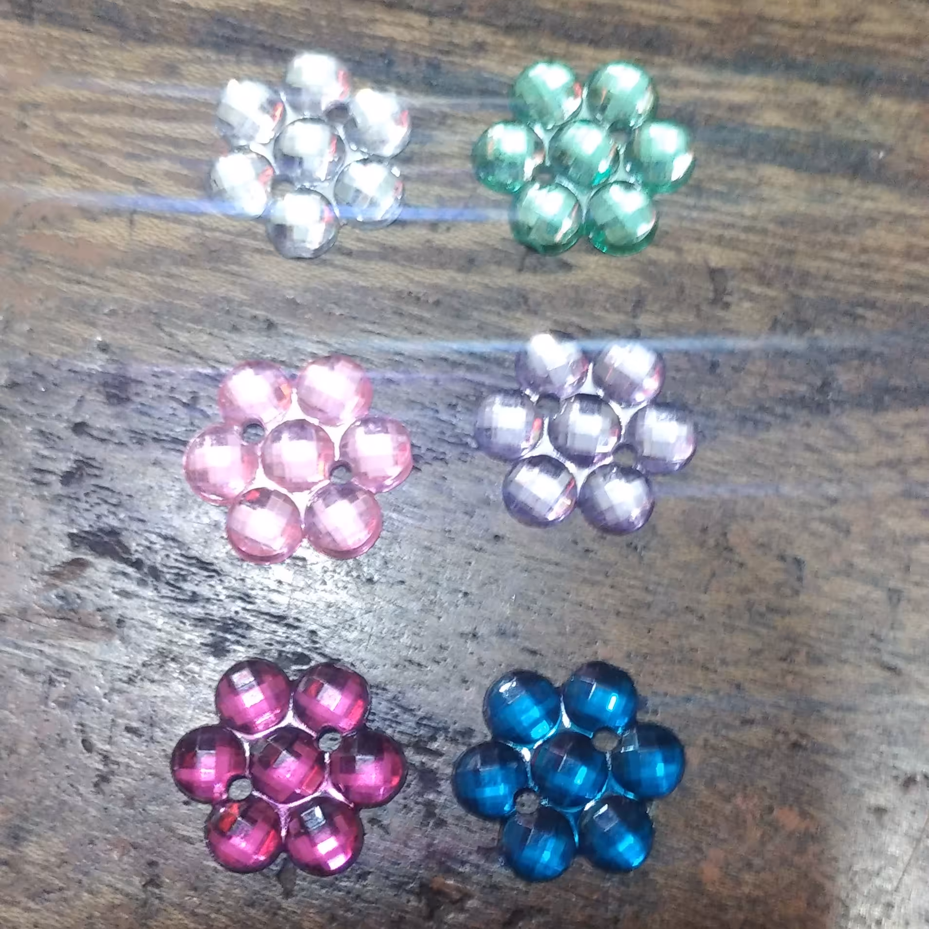 سنگ پلاستیکی طرح گل 1 بسته 60 عددی