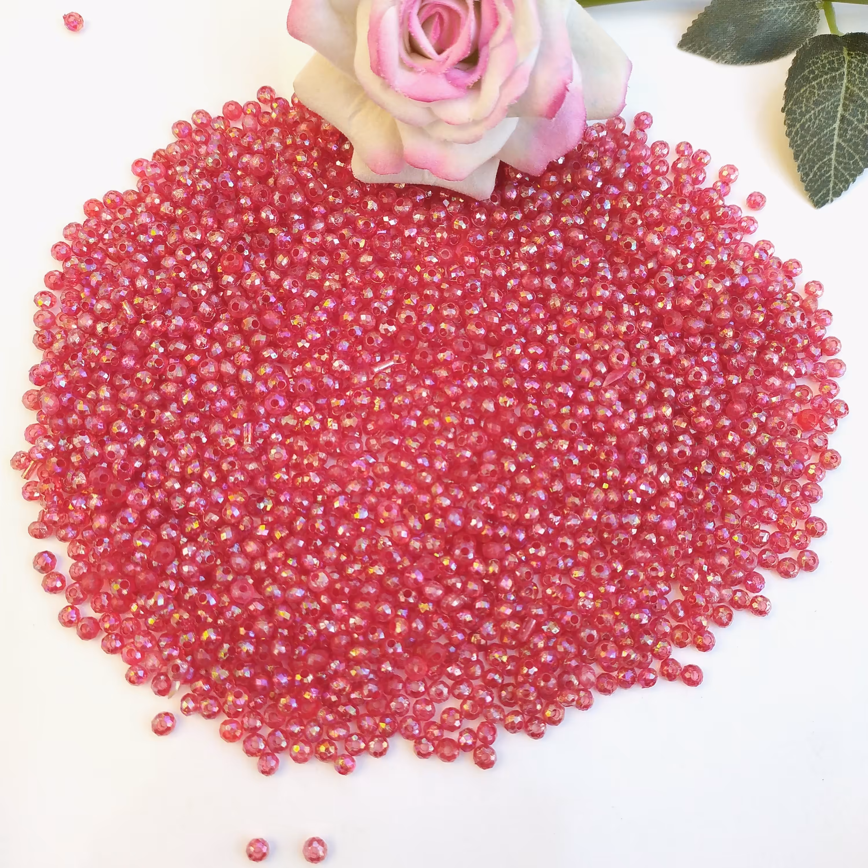 کریستال پلاستیکی خارجی مدل عدسی یا بیضی سایز 4(پک 25 گرمی)  1100 عددی قرمز (کد 2)