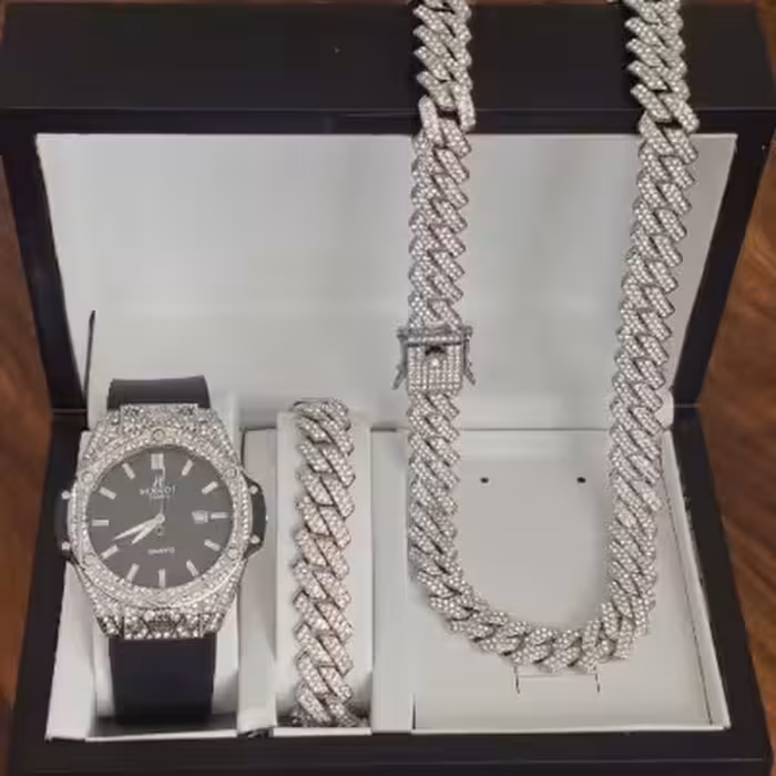 ساعت هابلوت دور نگین همراه ست کارتیر فول نگین ( هدیه کامل)