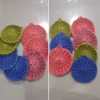 اسکاج  ظرف بسیار خوش کل .در رنگهای مختلف قابل اجرا هستن.اماده همکاری با مغازه دارها به صورت عمده با قیمت فقط 17 تومن