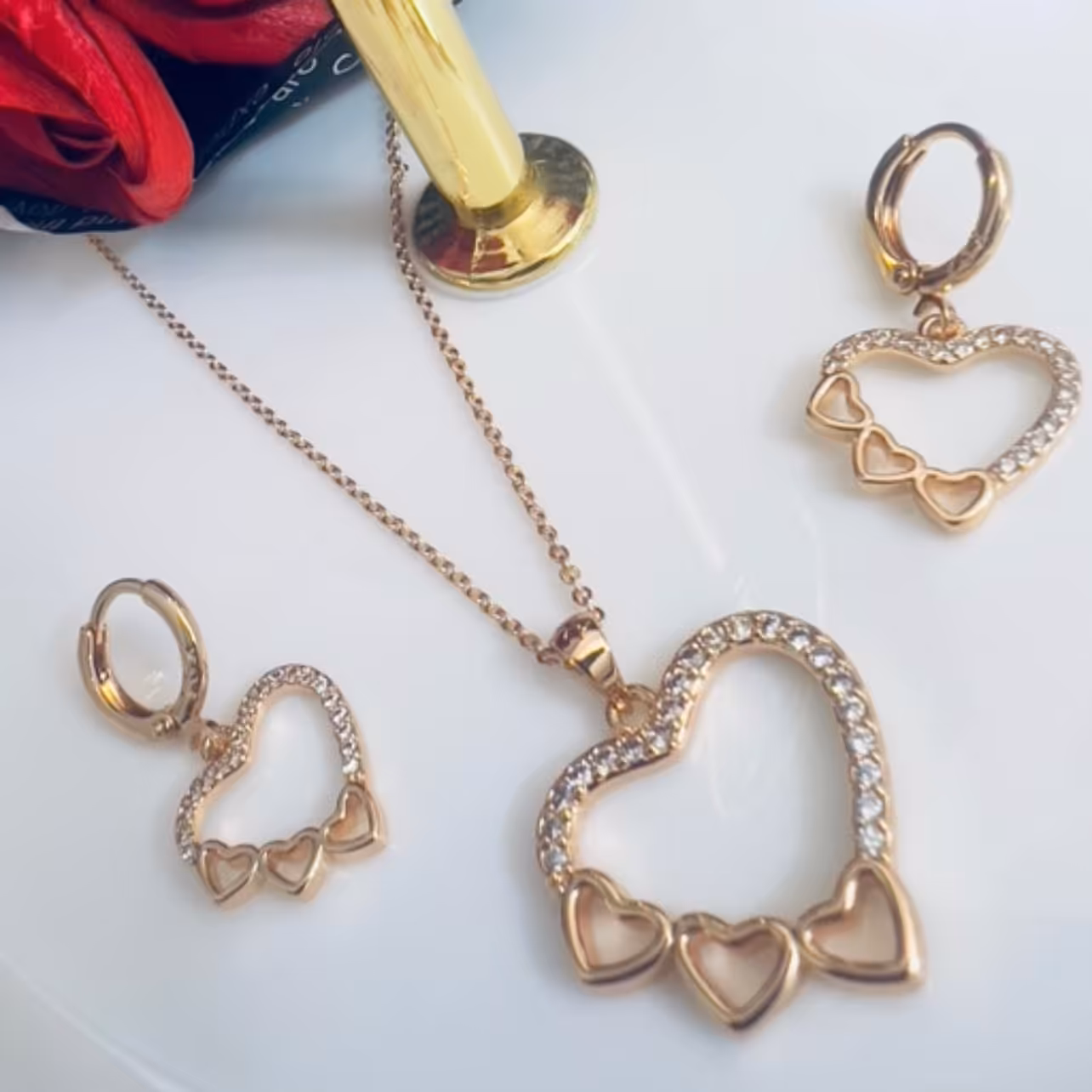 نیم ست طرح قلب بدون نمونه مشابه با نگین کاری شده و رنگ ثابت و ضد حساسیت 