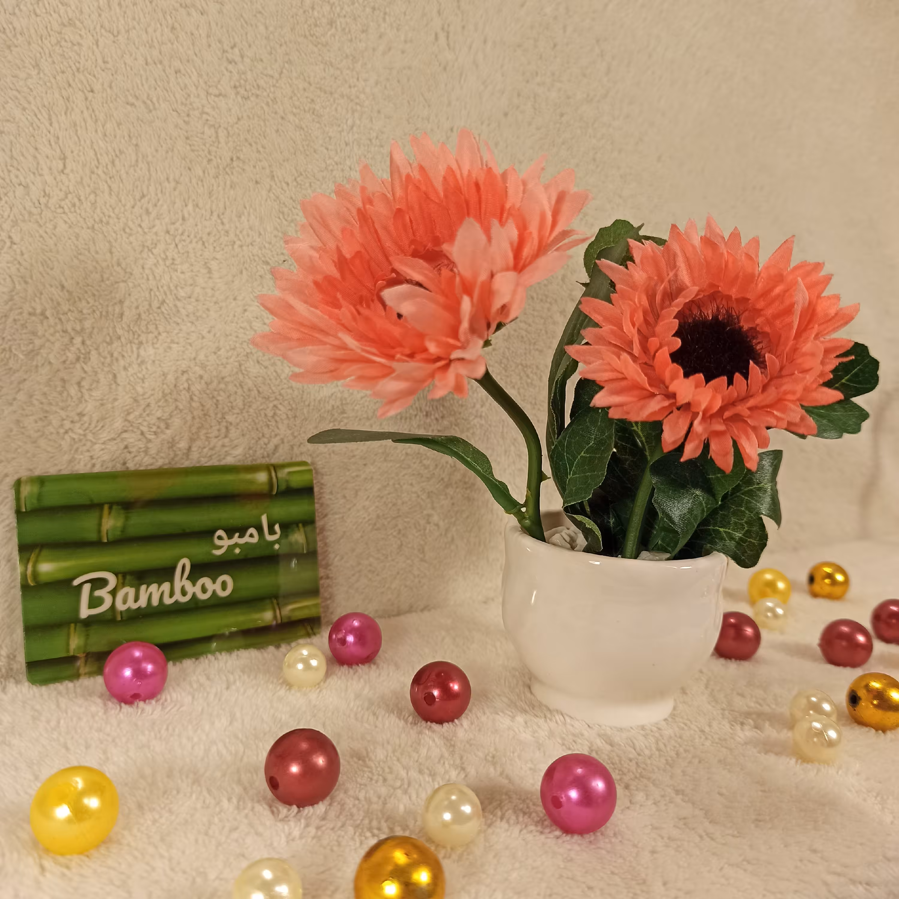 گُلدان با گُلِ  مصنوعی ، مینیمال طرح ایکیا 