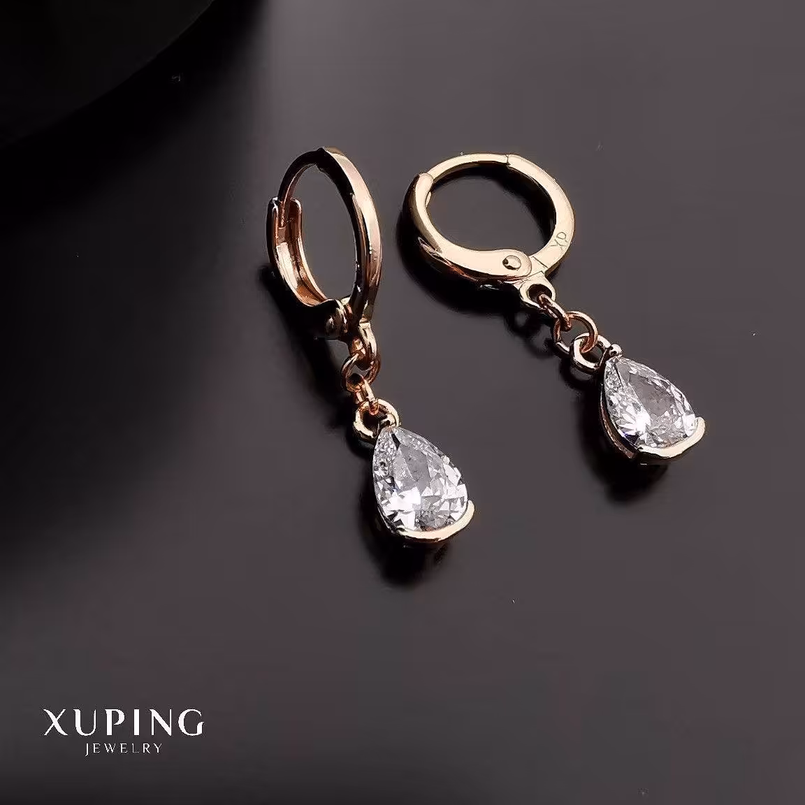 گوشواره ژوپینگ نگین دارطرح اشک  فوق العاده زیبا وباکیفیت وضدحساسیت کد2347