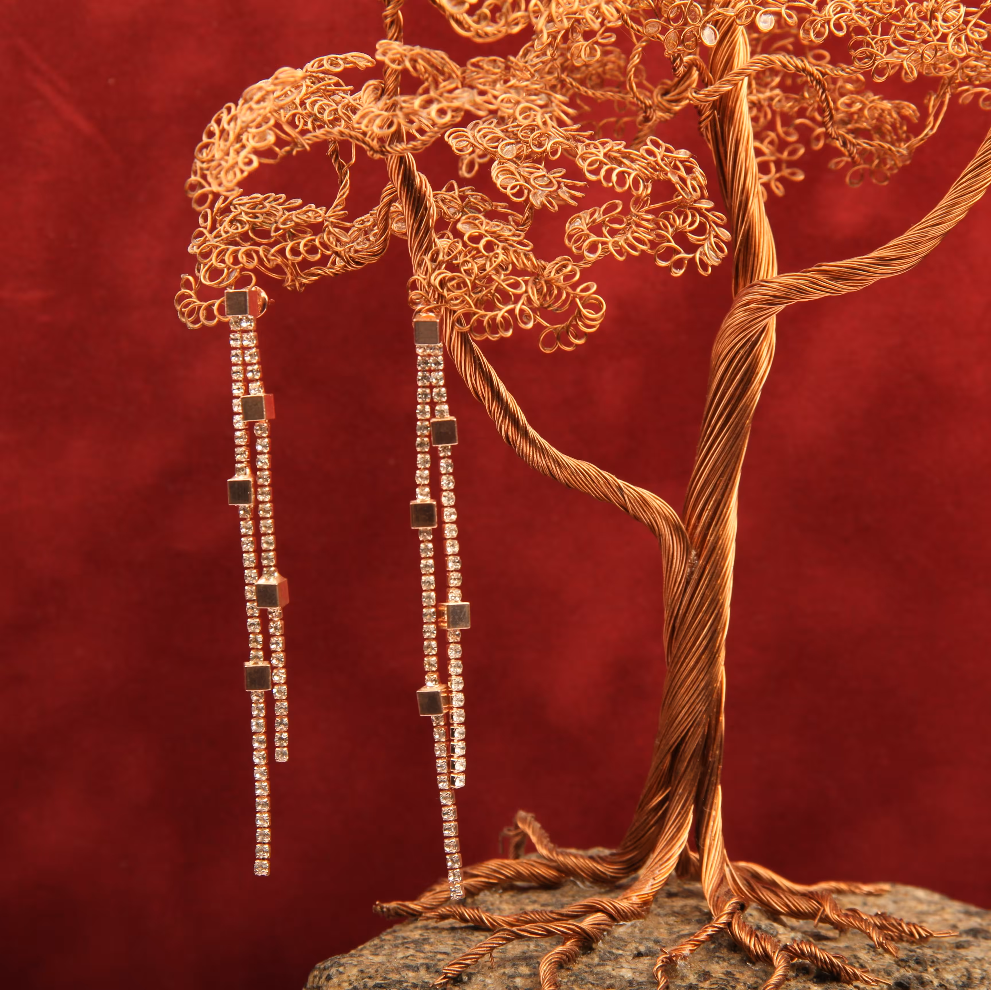 گوشواره آویز و ظریف و بسیار زیبا و سبک حراج واقعی 