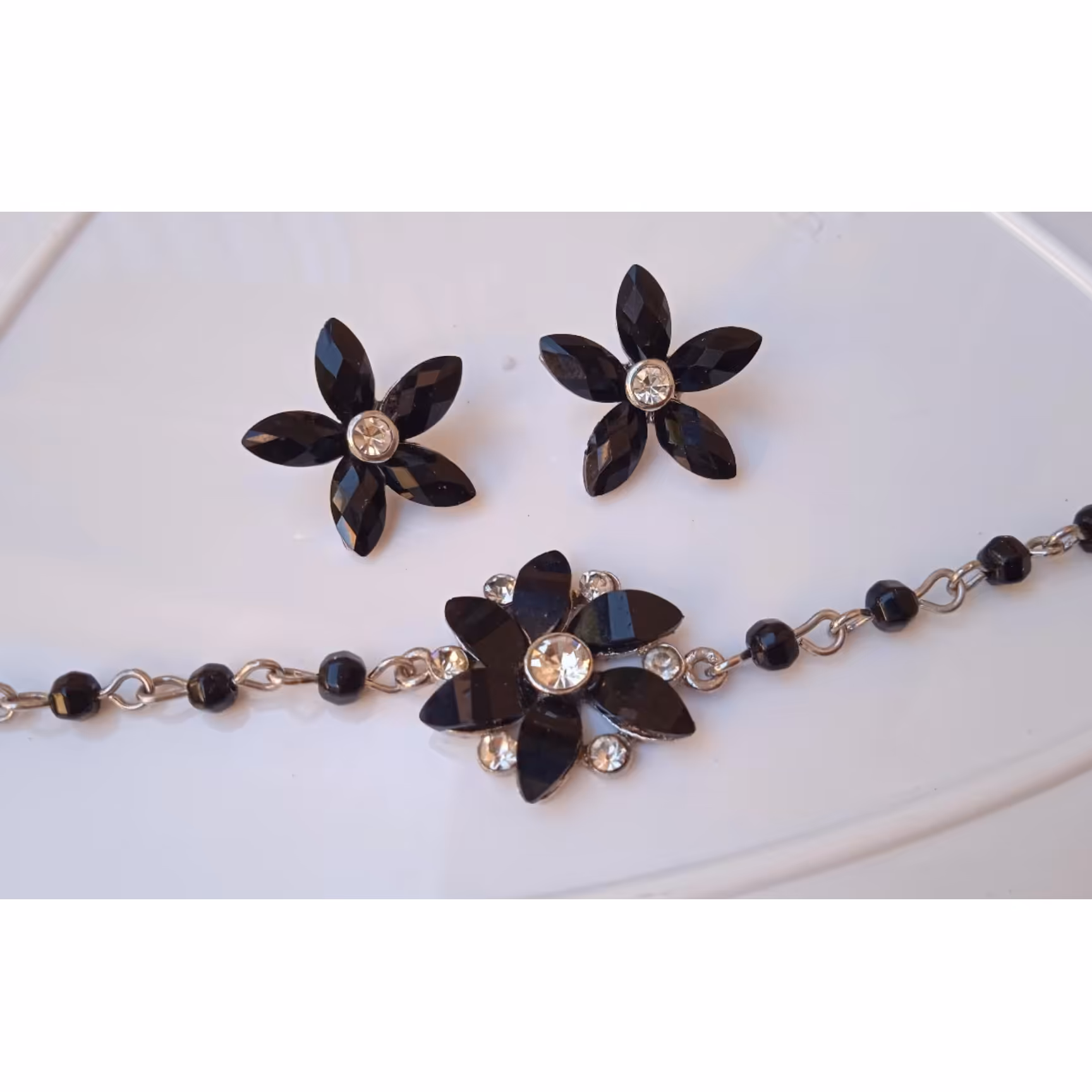 دستبند و گوشواره گل مشکی