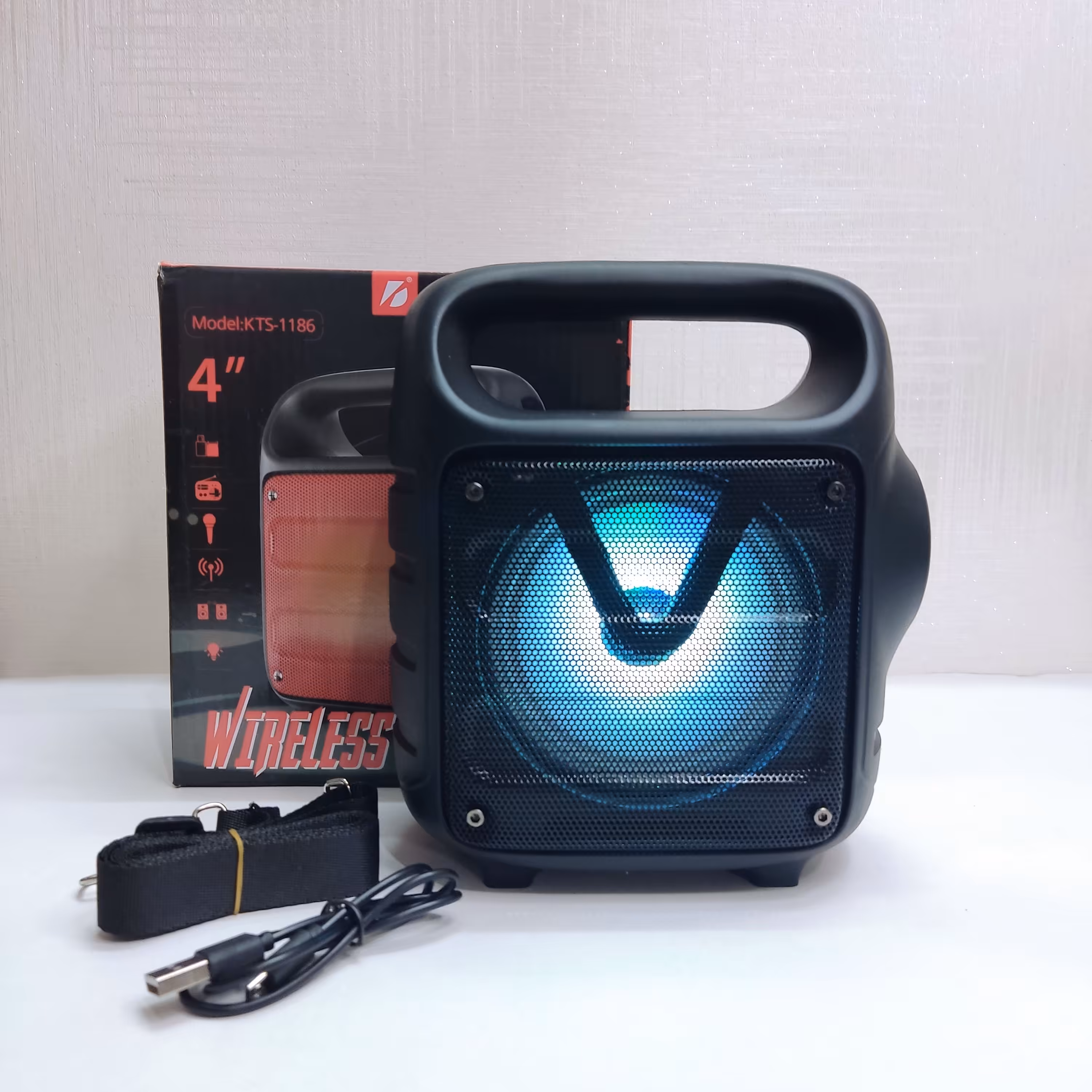 اسپیکر بلوتوثی قابل حمل KTS دارای چراغ قوه سه حالته 