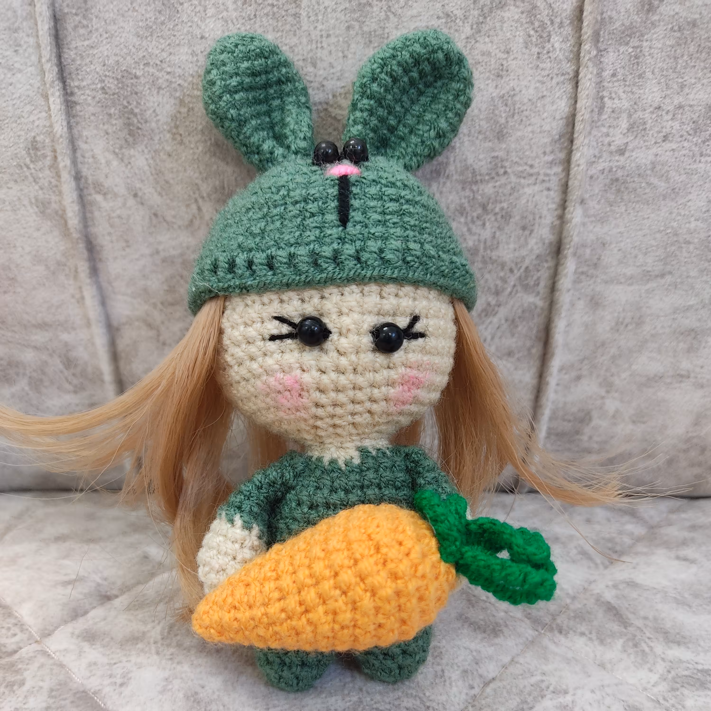 عروسک دختر بالباس خرگوشی با موی بلوند