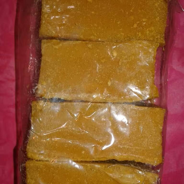 صابون زردچوبه محصولات طبیعی زیتون حدود500 گرمی