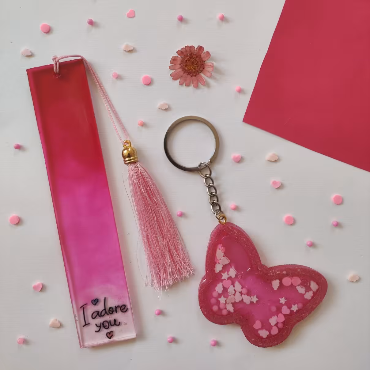 نشانگر کتاب رزینی دست ساز همراه با سرکلیدی آکواریومی ست رنگ صورتی