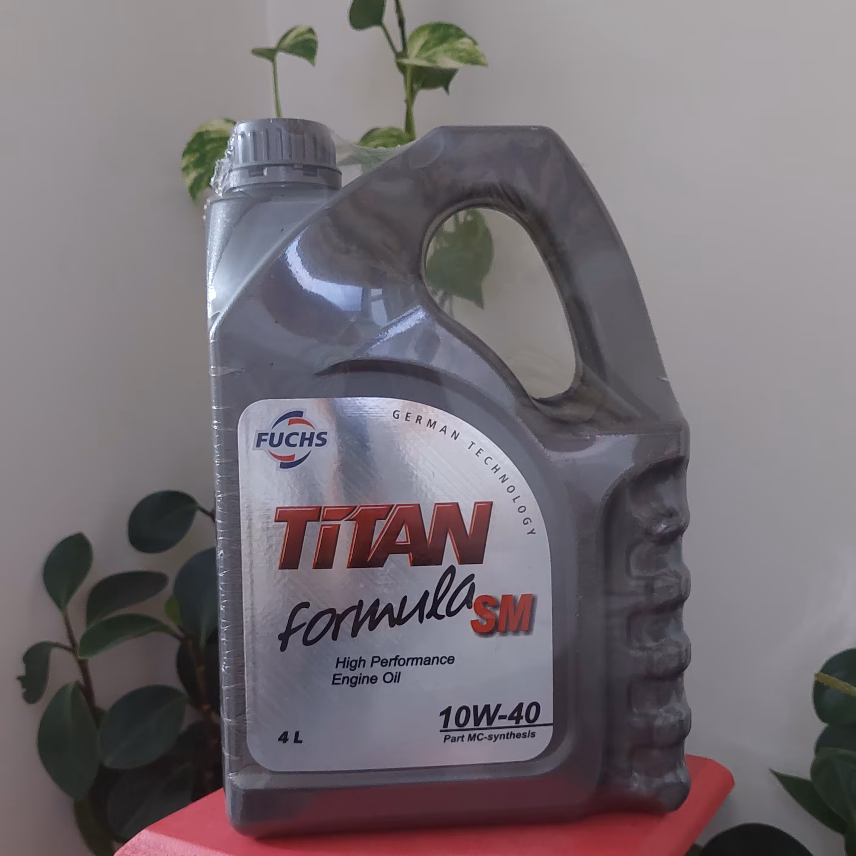 روغن موتورTITAN 10w-40  SM 4Lساخت شرکت فوکس ایرانیان تحت لیسانس فوکس آلمان دارای نشان استاندارد ملی ایران