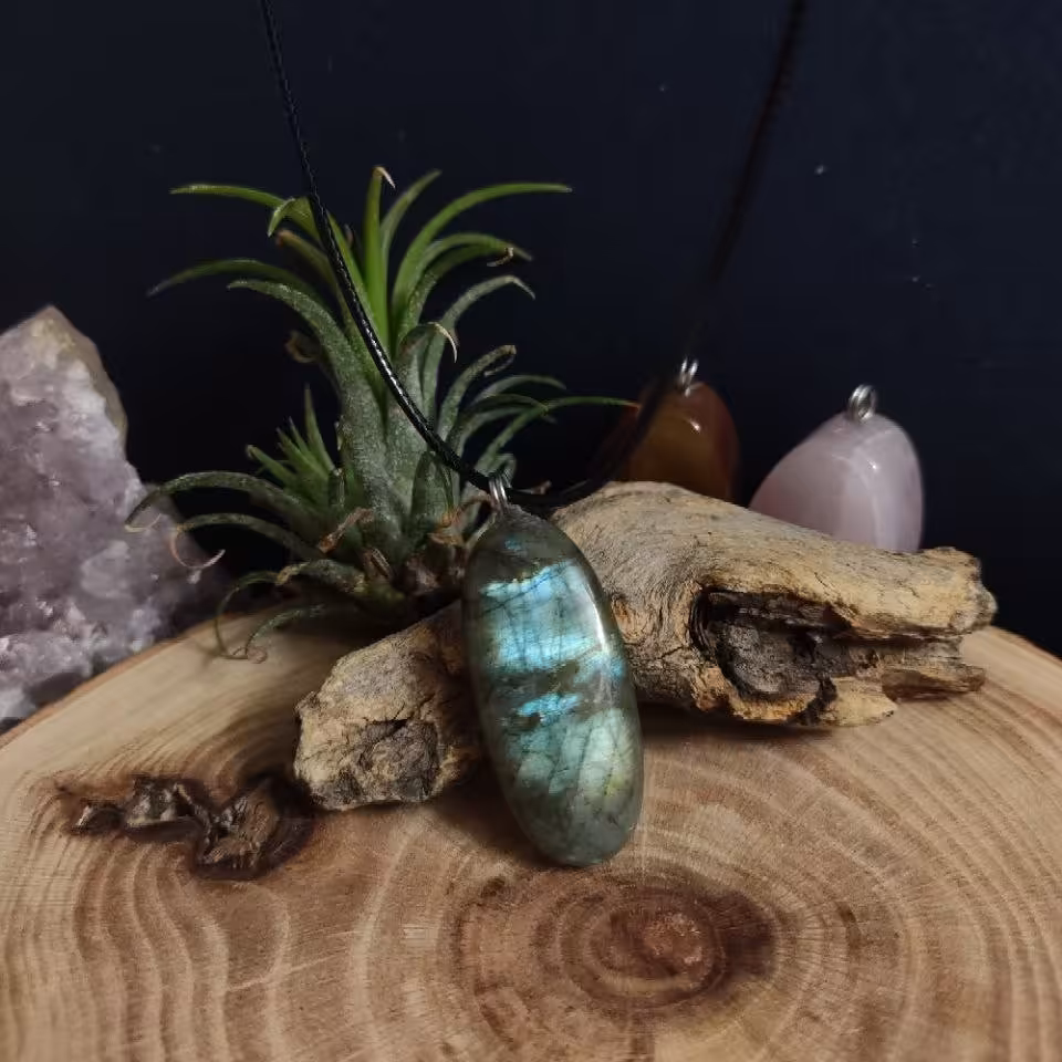 سنگی به رنگ دریا