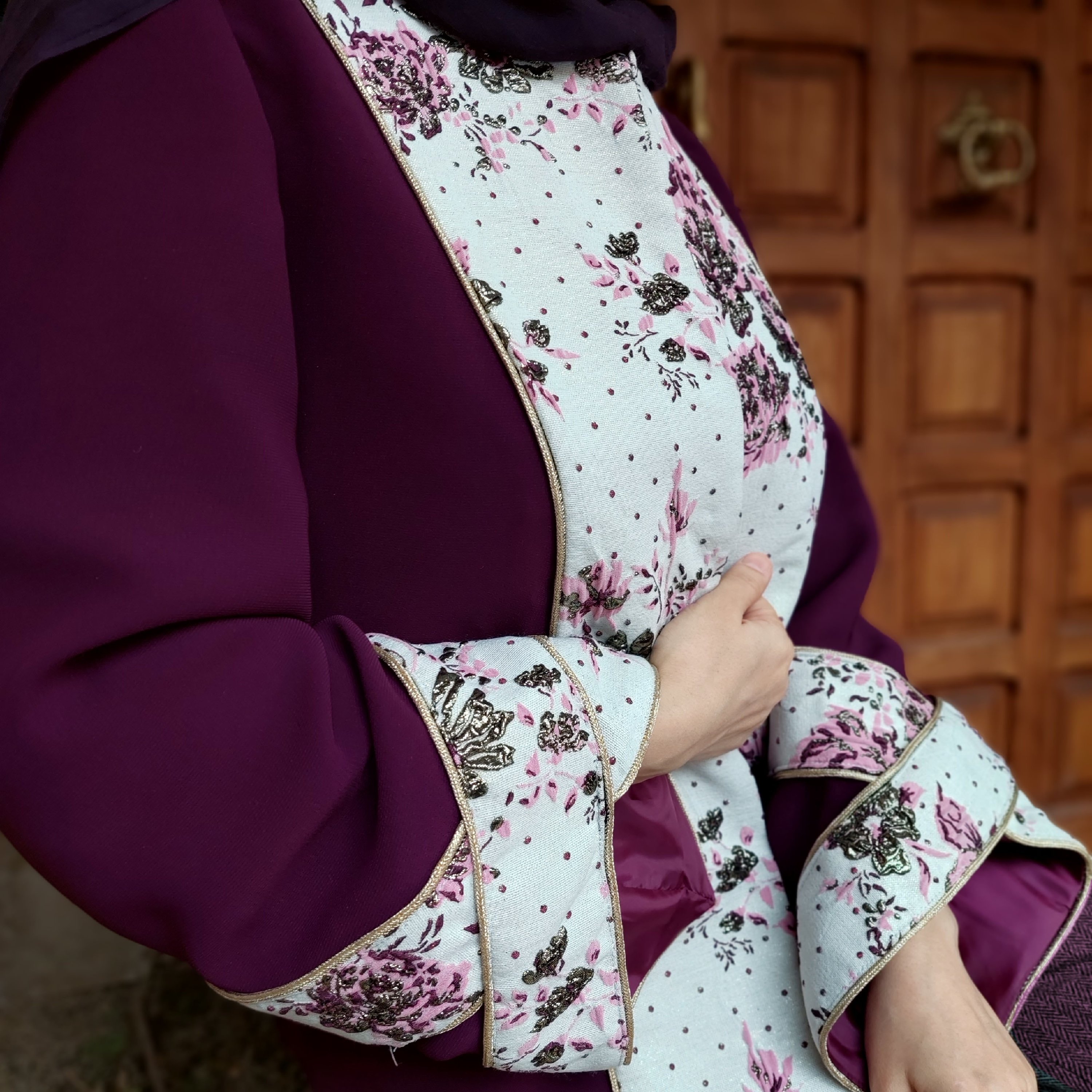 مانتو مجلسی ژاکارد زنانه بسیار شیک و خوش دوختآستری کشی در قسمت جلو مانتو
