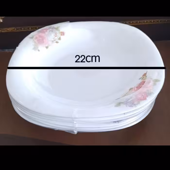 ظرف سوپ خوری یا خورش خوری.     