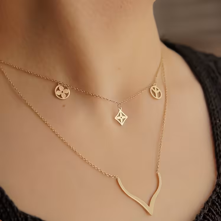 گردنبند طرح وی 