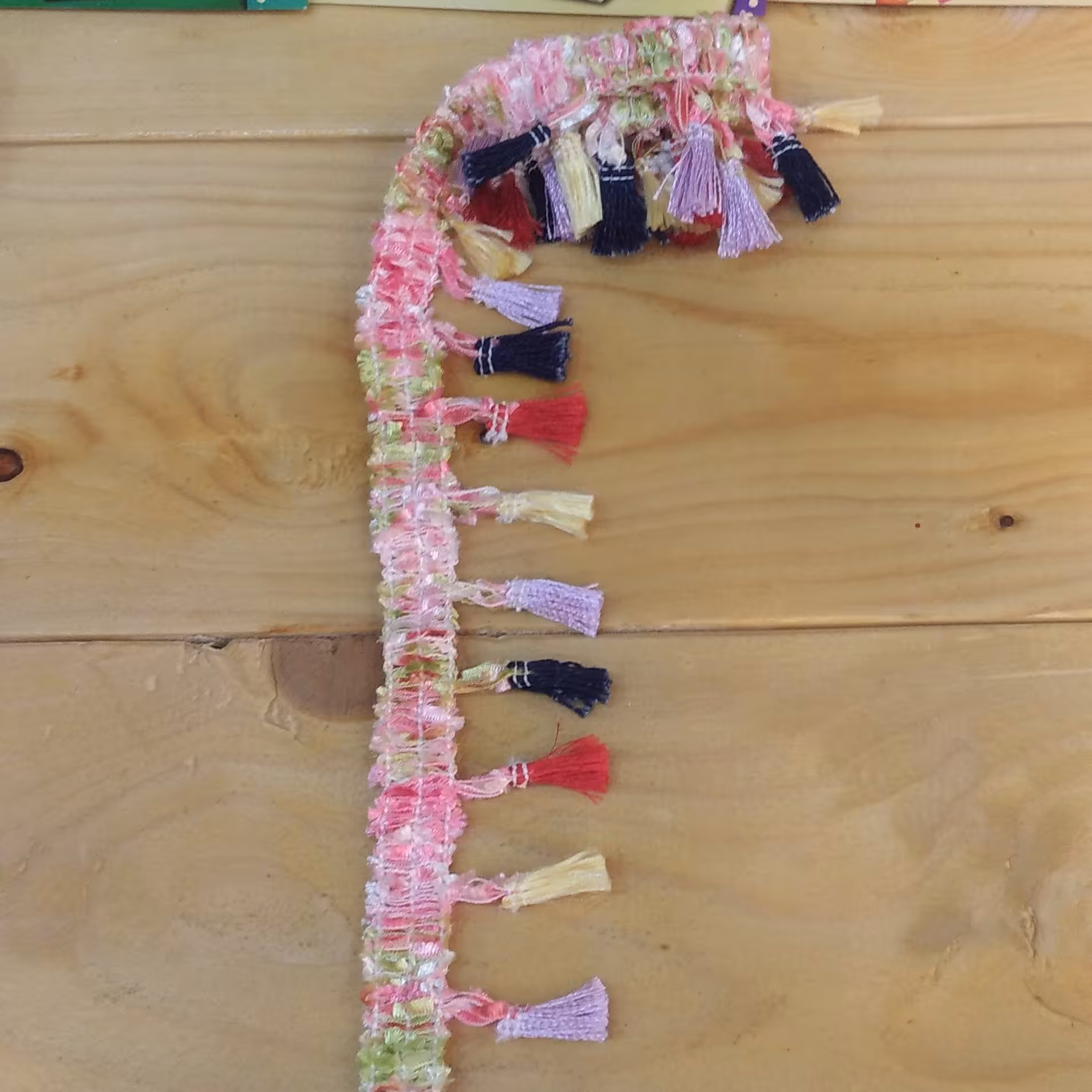 نوار آویزدار پرچمی رنگاوارنگ 1 متر حراج حراج 