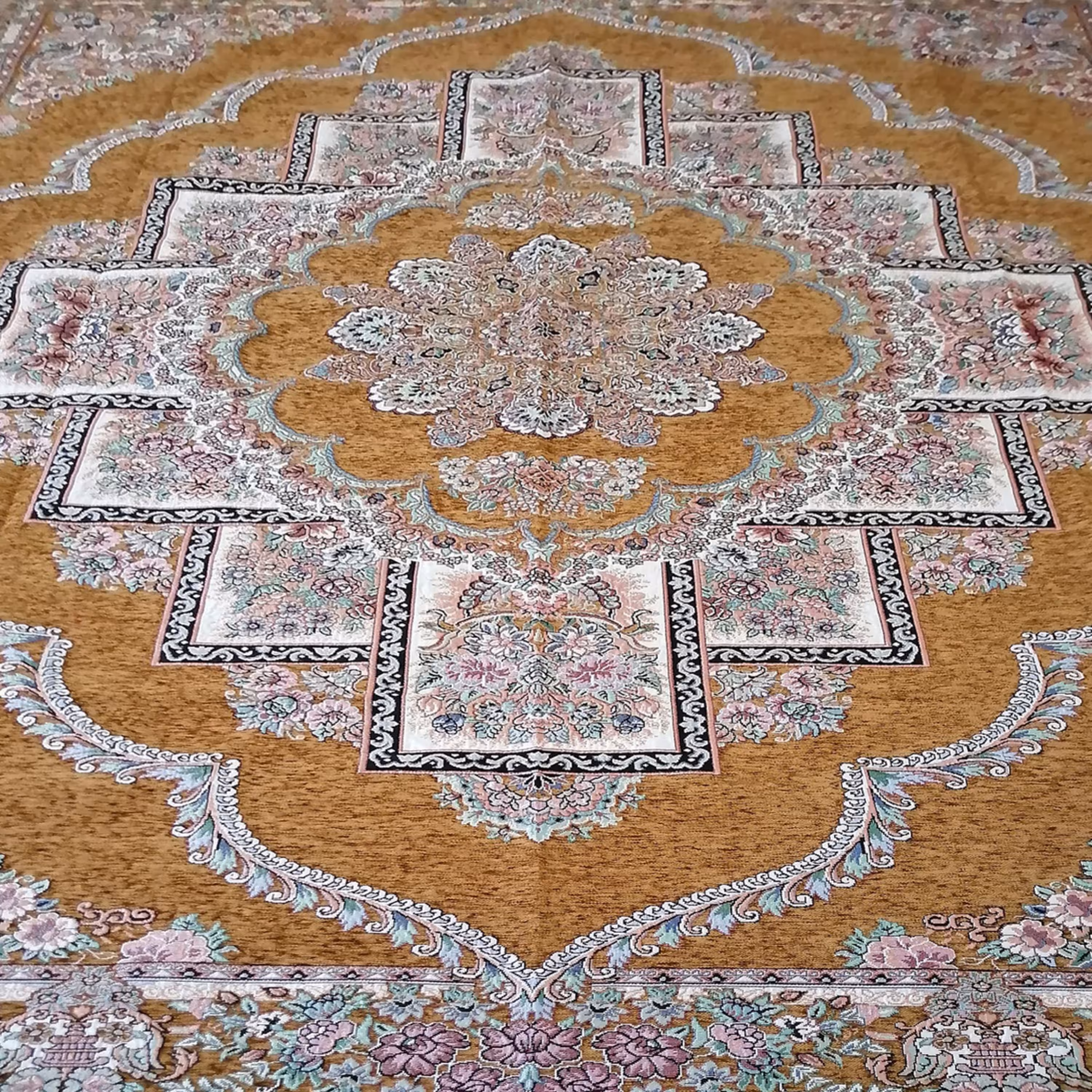 روفرشی 6 متری مخمل زرکدار گردویی طرح زیبای حوض نقره