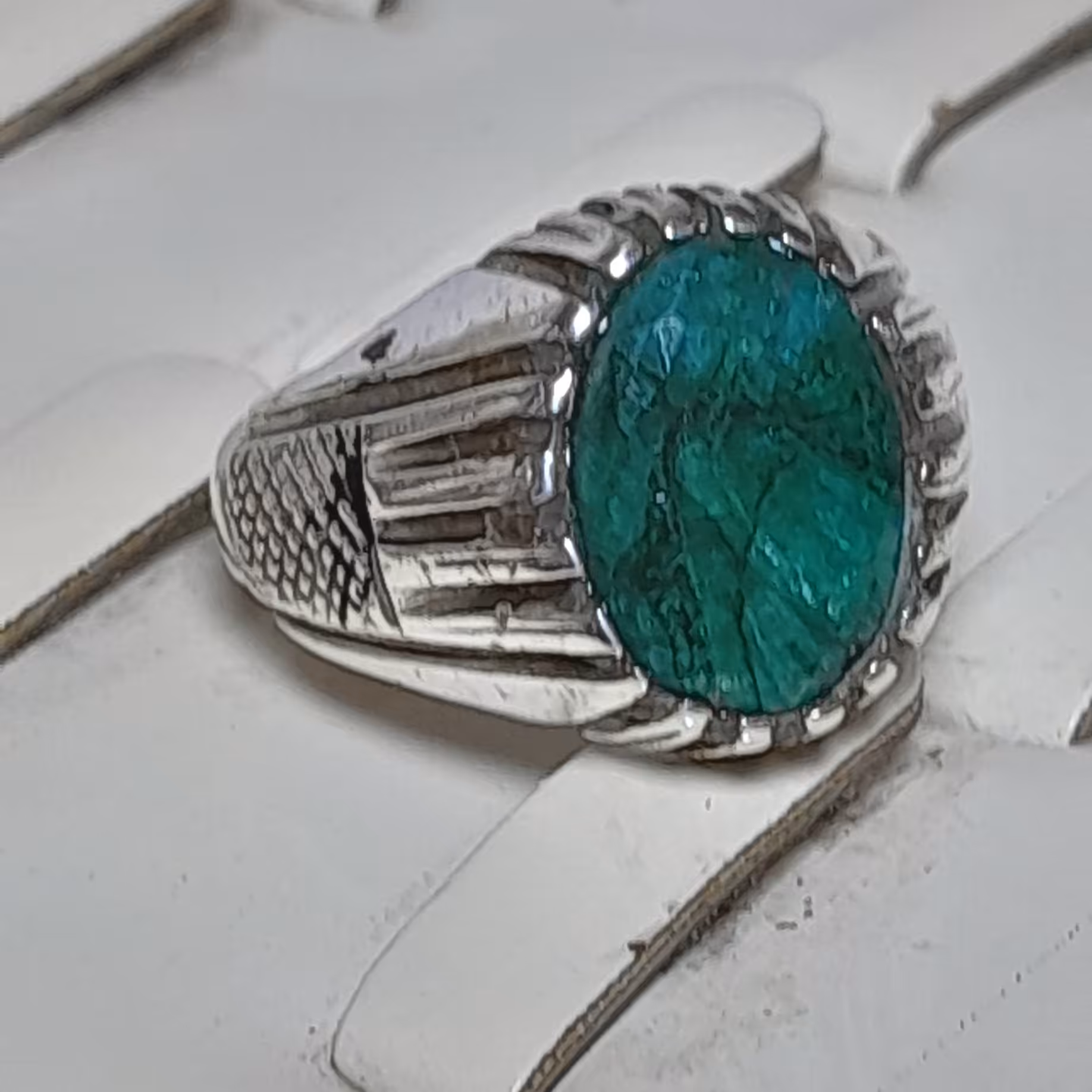 انگشتر دستساز  فاخر  زمرد افغان طبیعی ضریب سختی 8