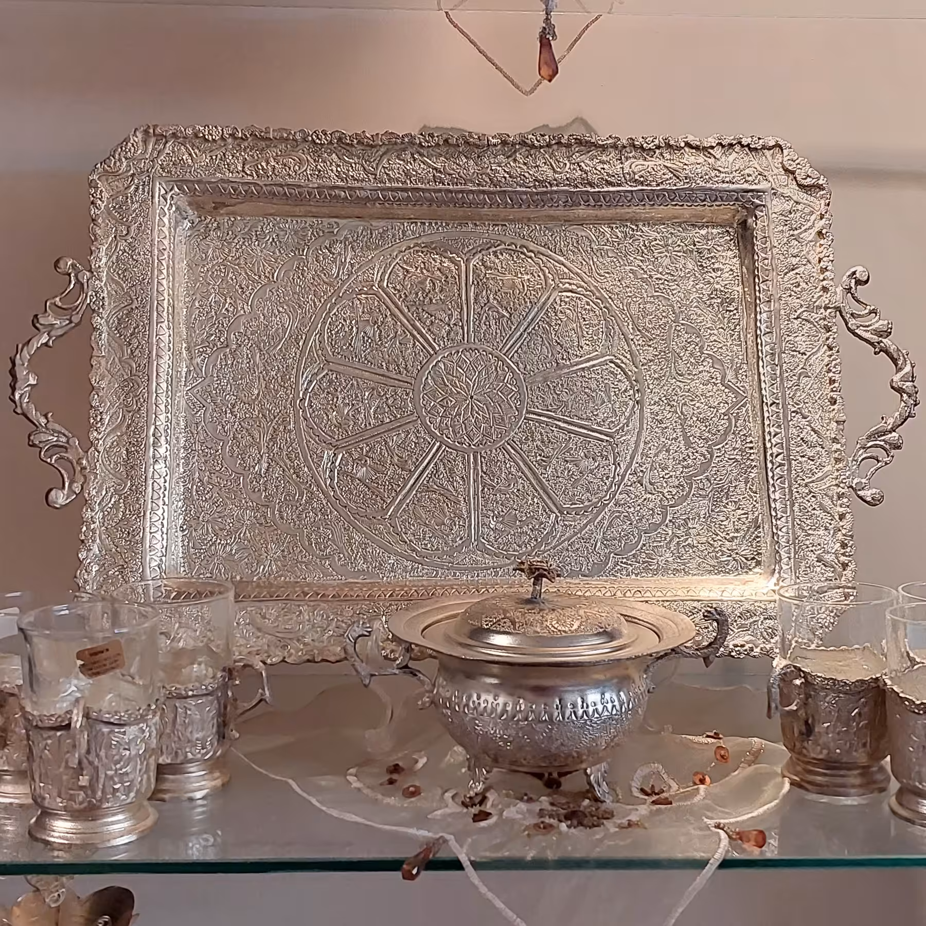 سینی و گالش چایخوری و قندان قلمزنی