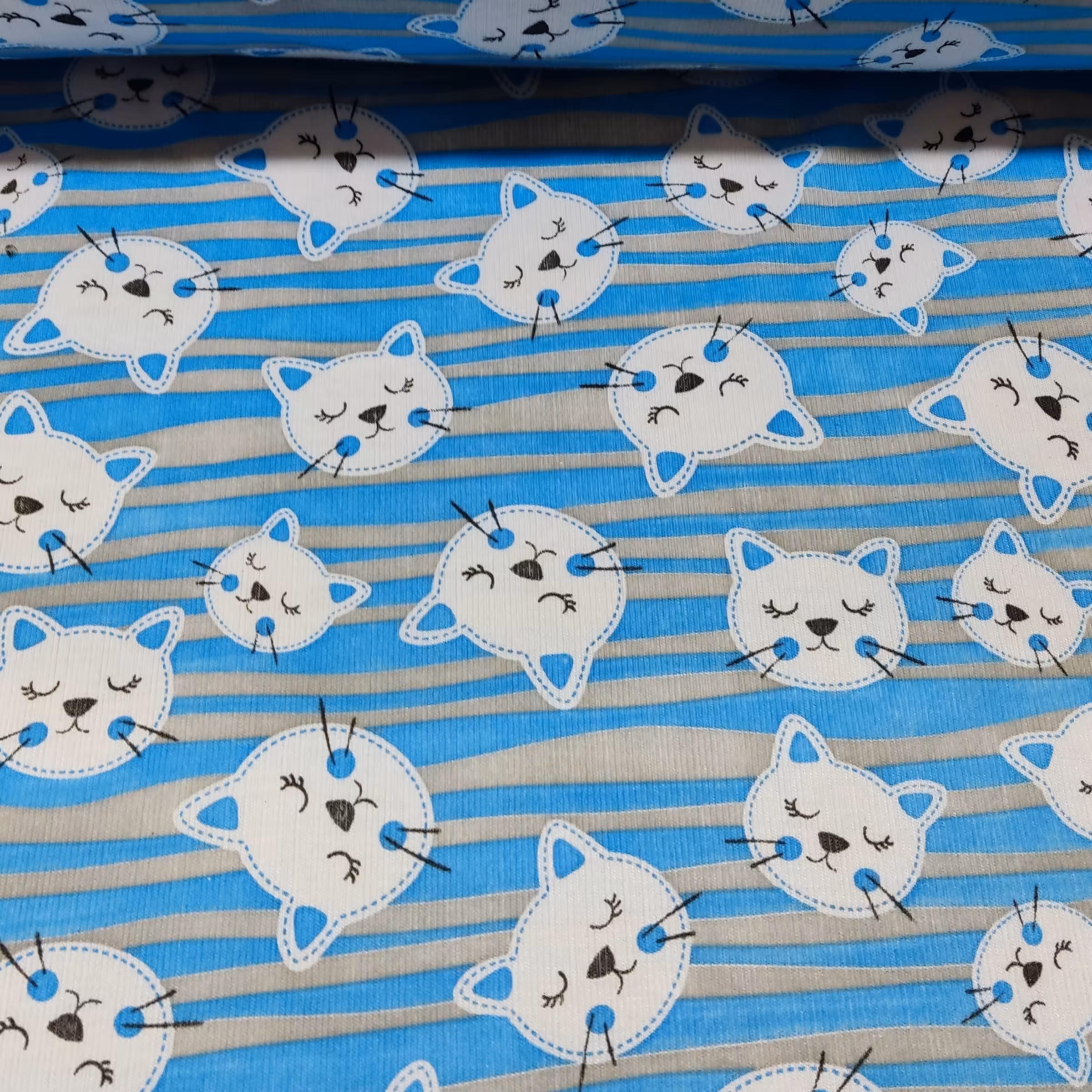 پارچه  تریکو نخی عروسکی عرض 140 بدون پرز دهی  رنگ ثابت 