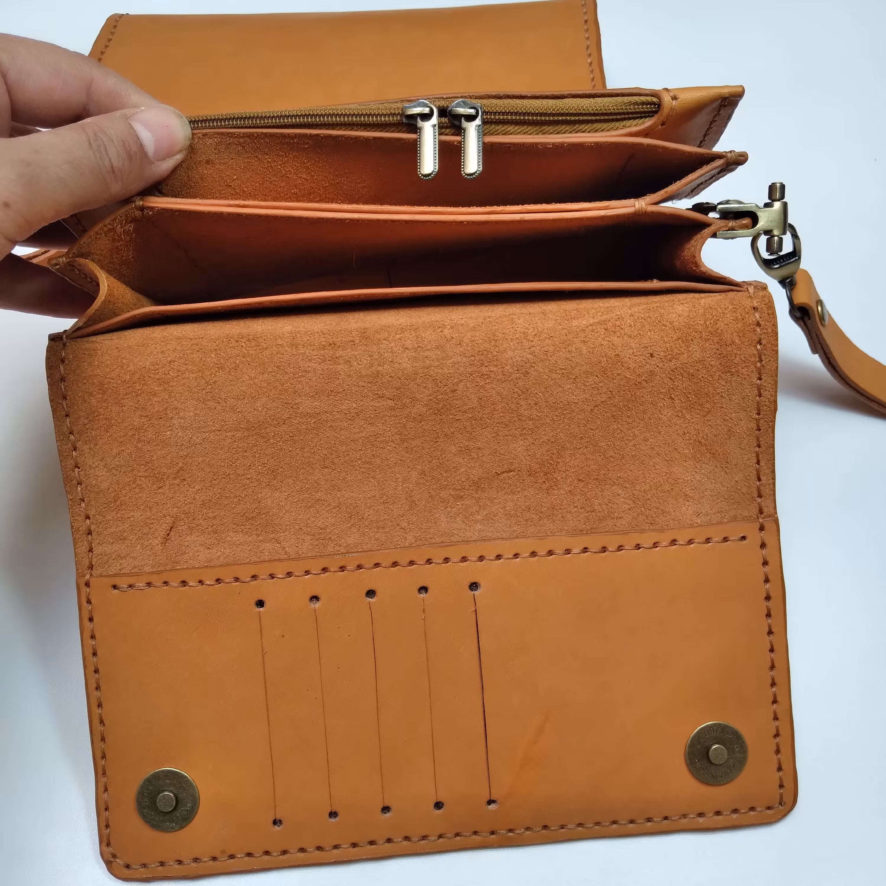 کیف دستی چرم کریزی گاوی کامل دستدوز بند مچی اندازه 21در24