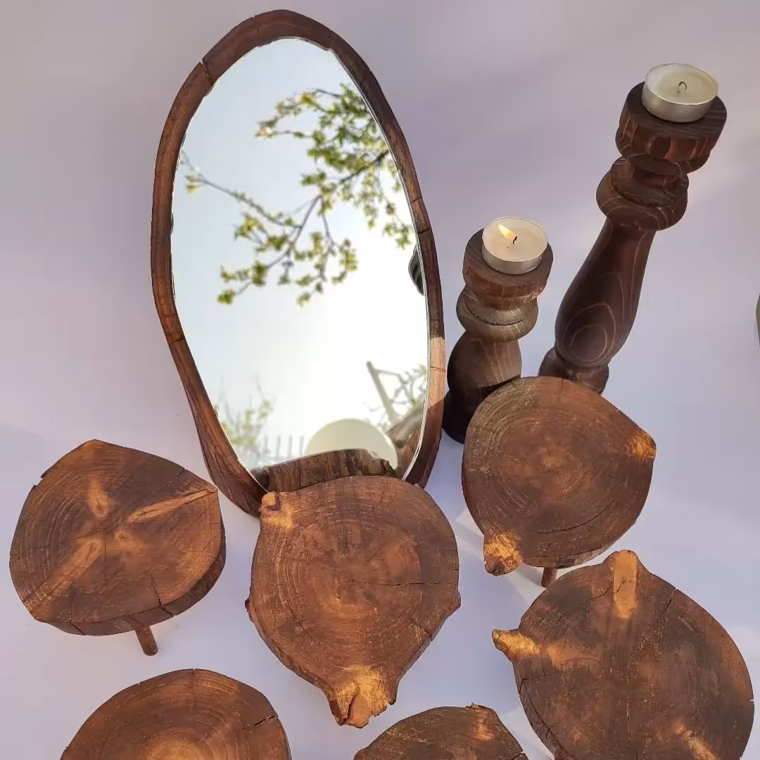 ست آینه و شمعدان چوبی با رنگ گیاهی، همراه 3 پایه