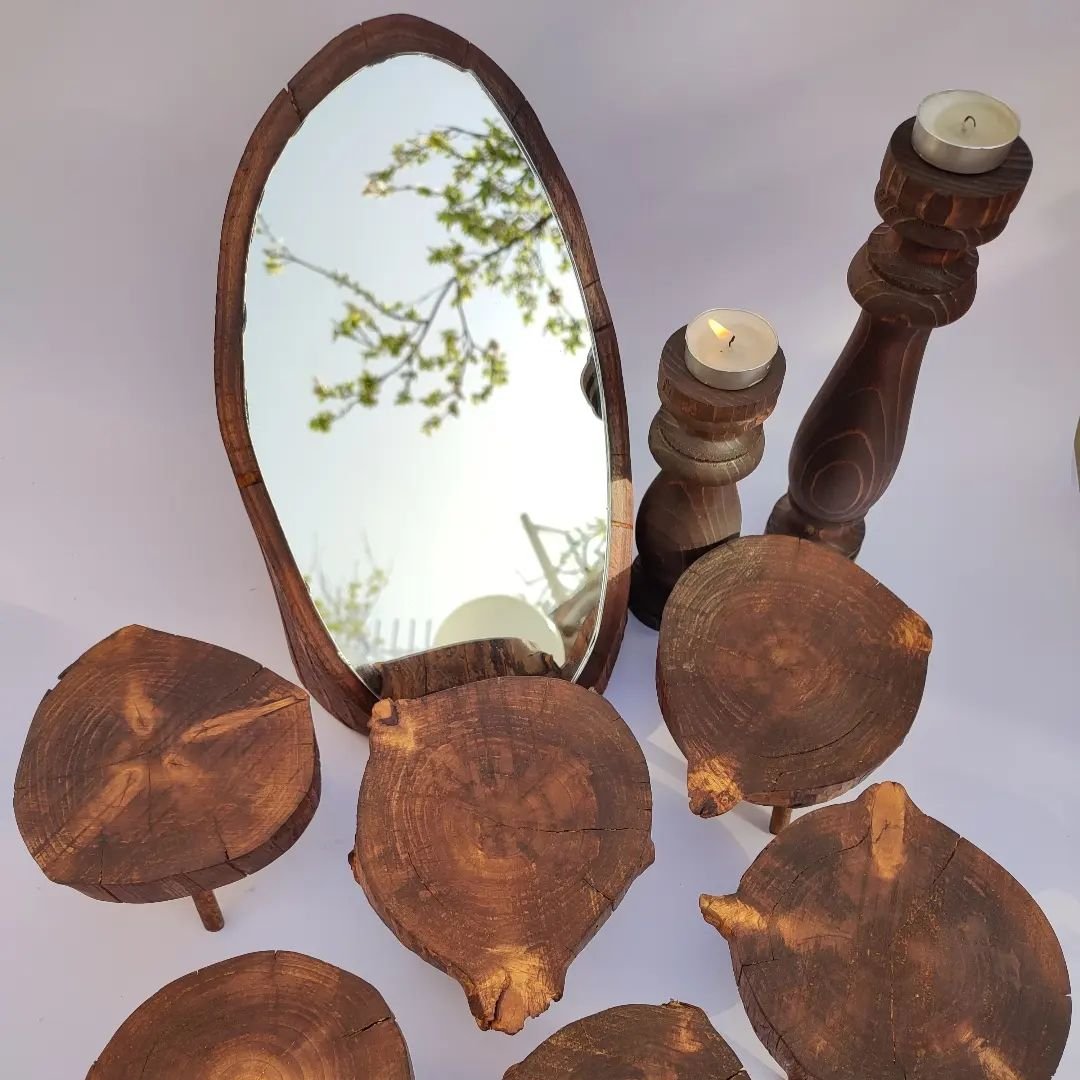 ست آینه و شمعدان چوبی با رنگ گیاهی، همراه 3 پایه