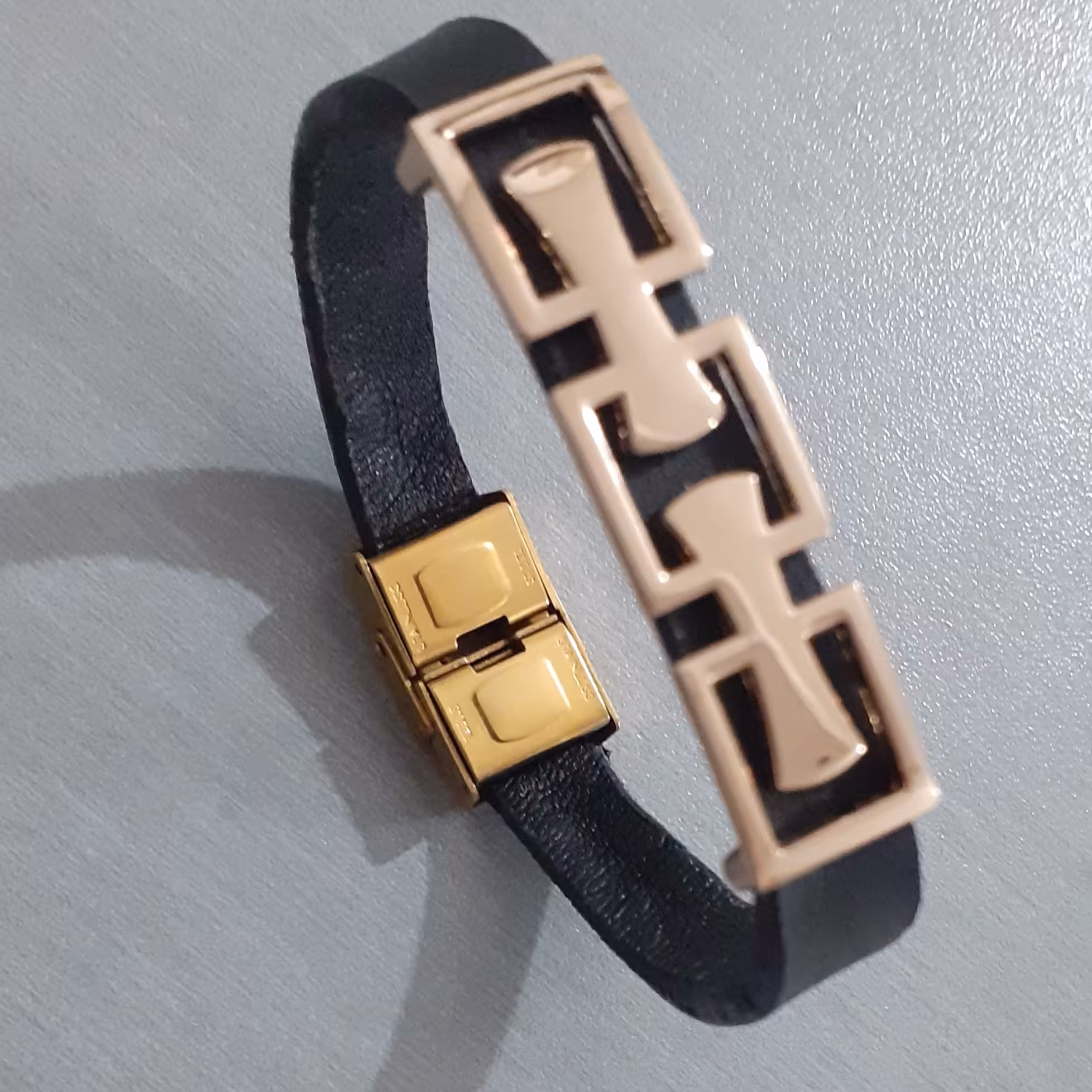 دستبندچرم طبیعی