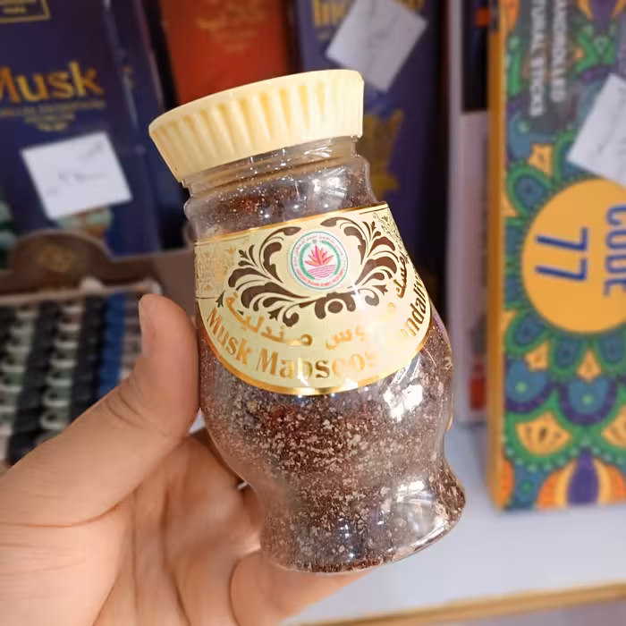 عود (بخور) صندلیه دارای رایحه بسیار قوی