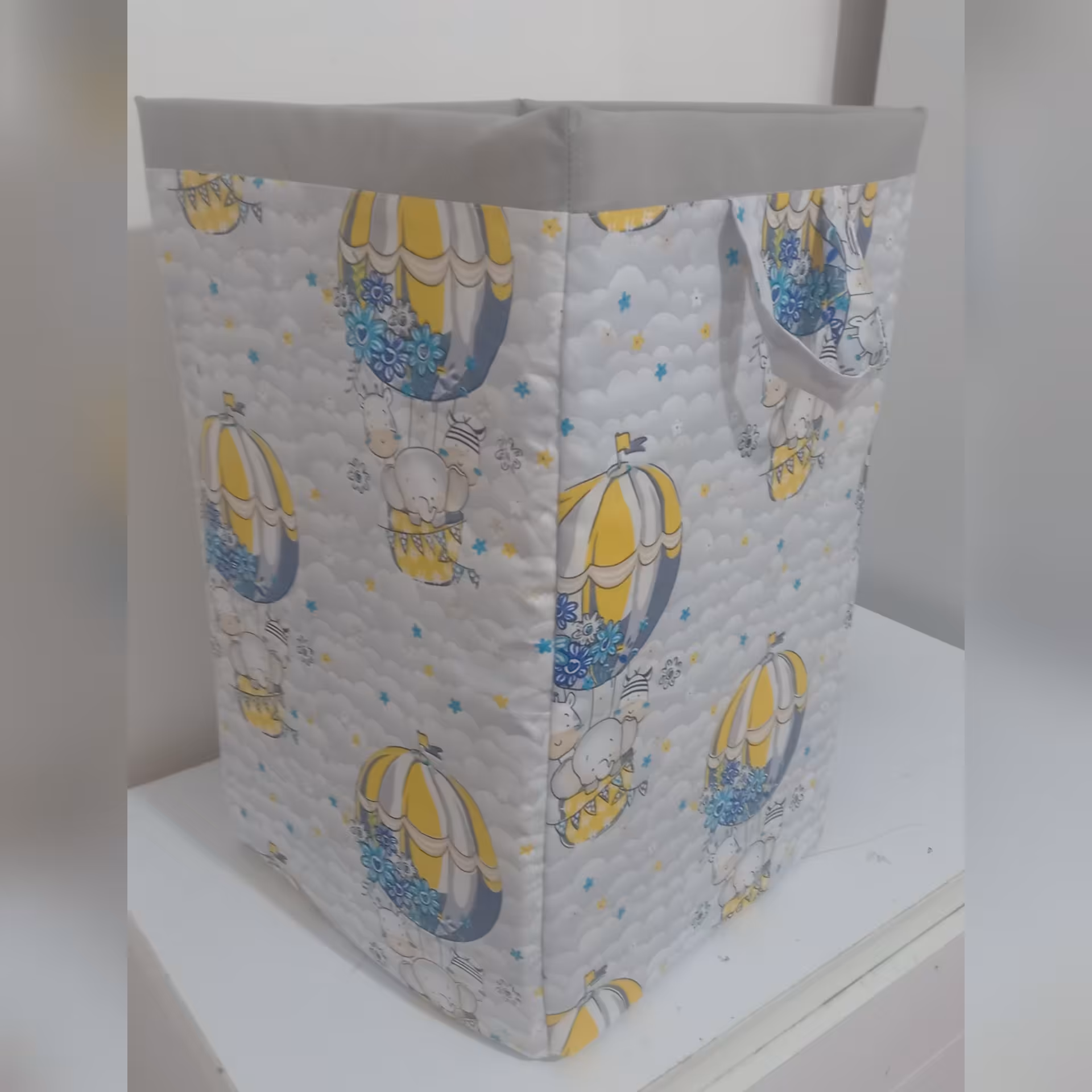 باکس مربع  لباس و اسباب باز ی کودک 