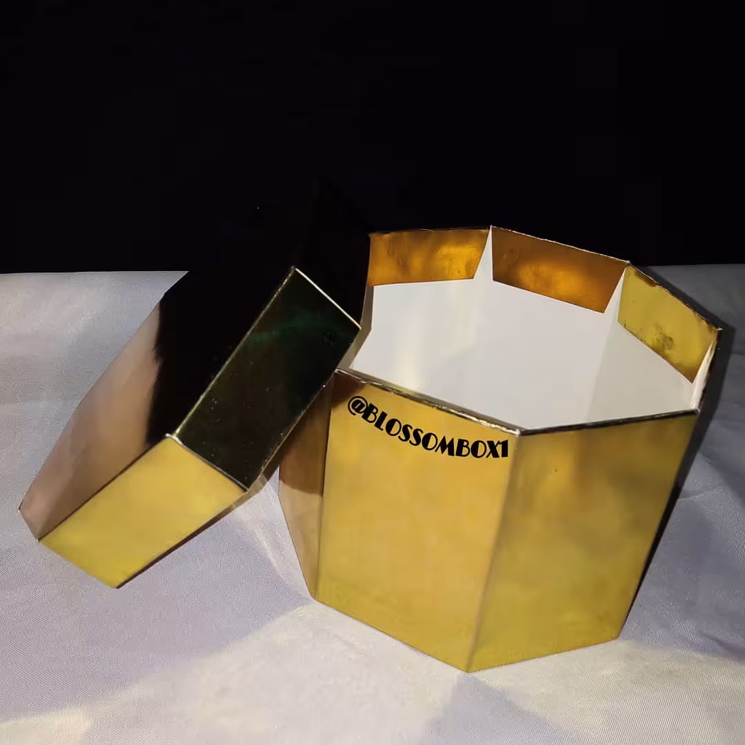 جعبه کادو متالایز طلایی جنس عالی مناسب هدایای متوسط و روبه سنگین