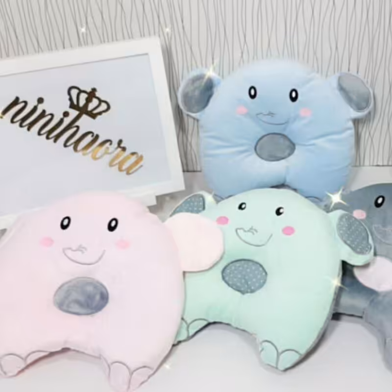 بالشت شیر دهی یا فرم دهی سر نوزاد. محتوی بالشت الیاف بسیار نرم و بدون حساسیت میباشد  . جنس رویه مخمل بسیار لطیف. 