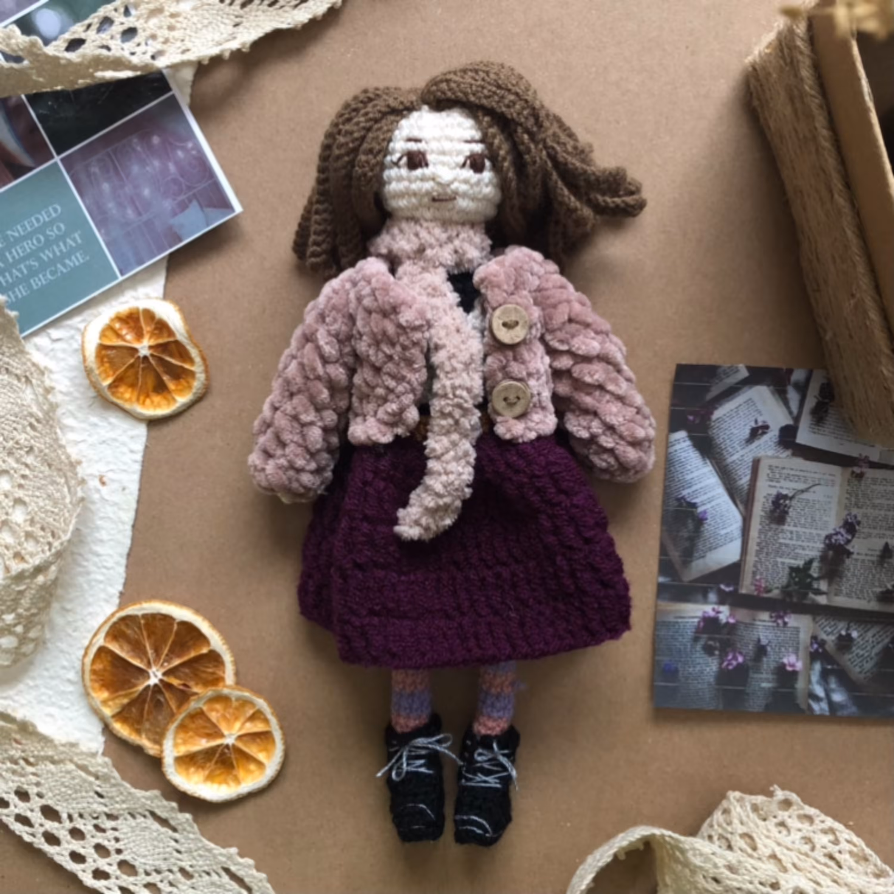 عروسک بافتنی دختر زمستانی با قد 24 سانتی متر