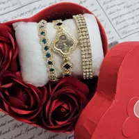  باکس هدیه دخترونه شامل ساعت طرح ونکلیف و اکسسوری دارای طرح و رنگ مختلف شیک دخترانه 
