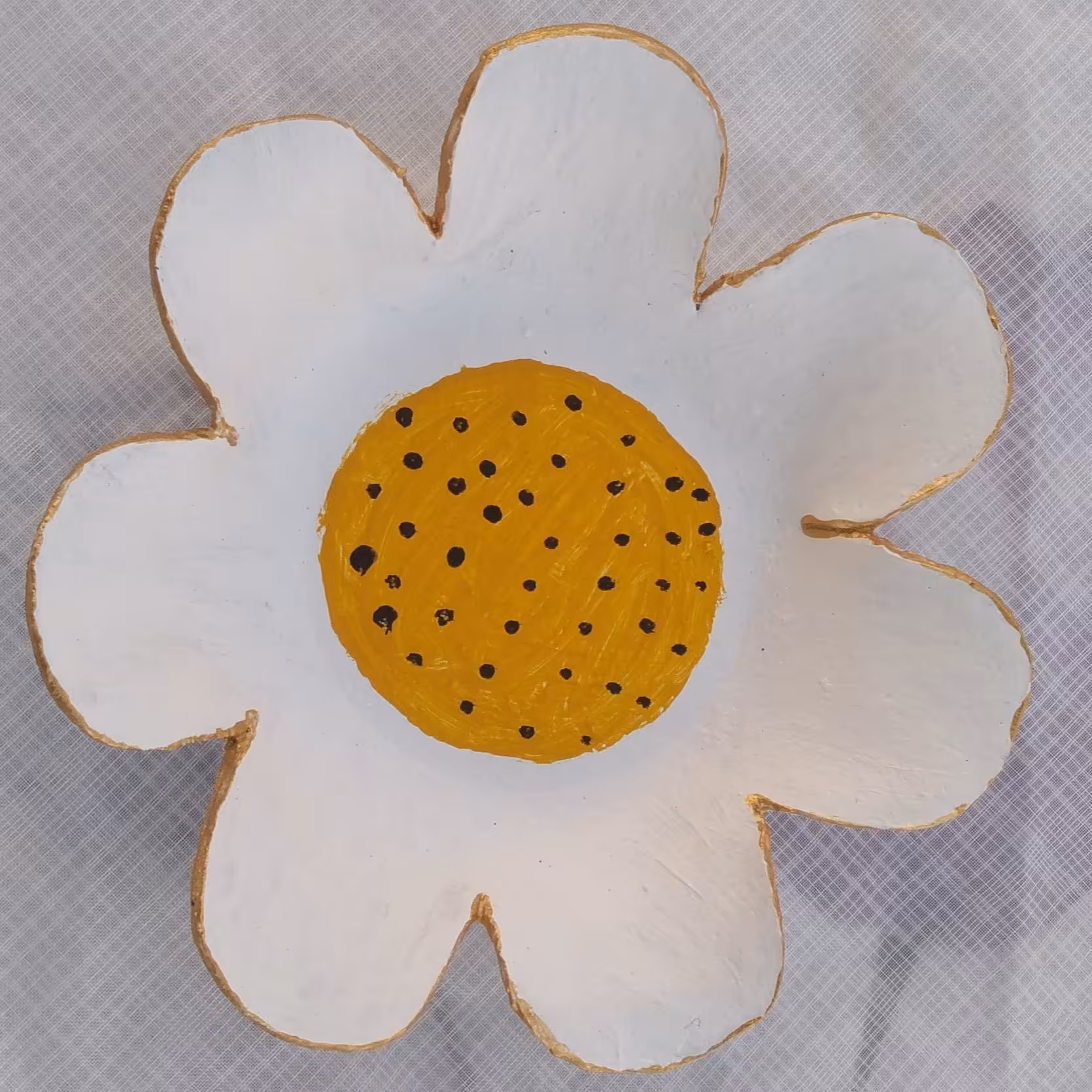 ظرف طرح گل بابونه