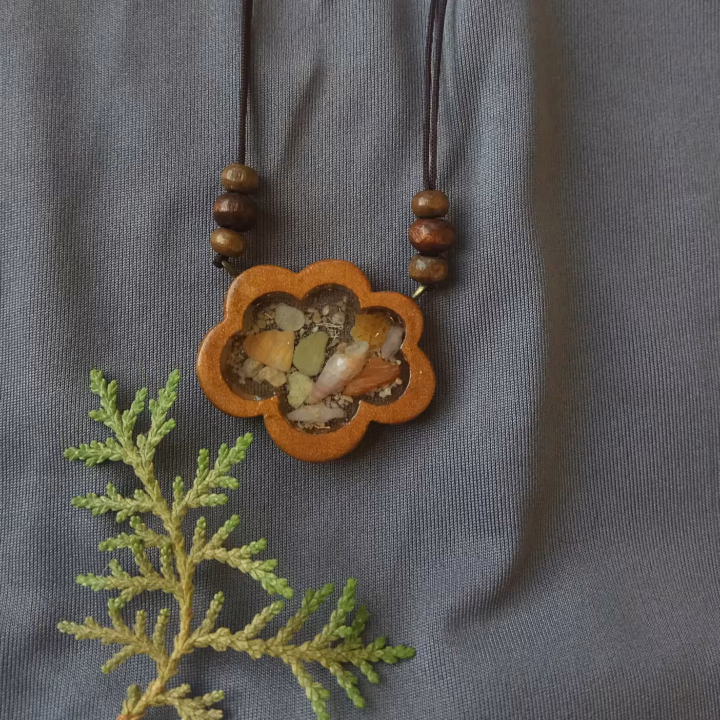 گردنبند چوب و رزین 3