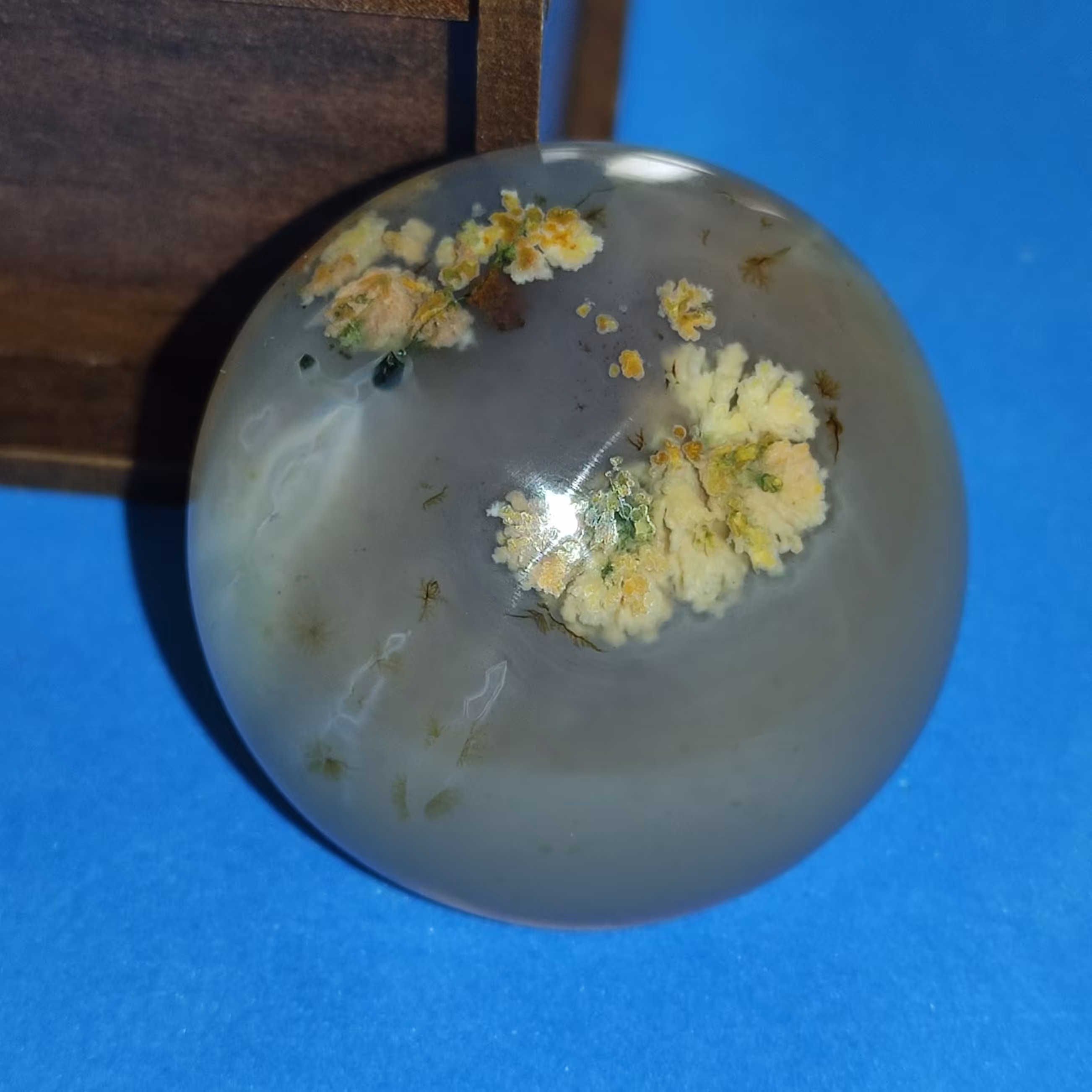 نگین درجه یک عقیق سوسنی سلیمانی کاملاً طبیعی و معدنی 