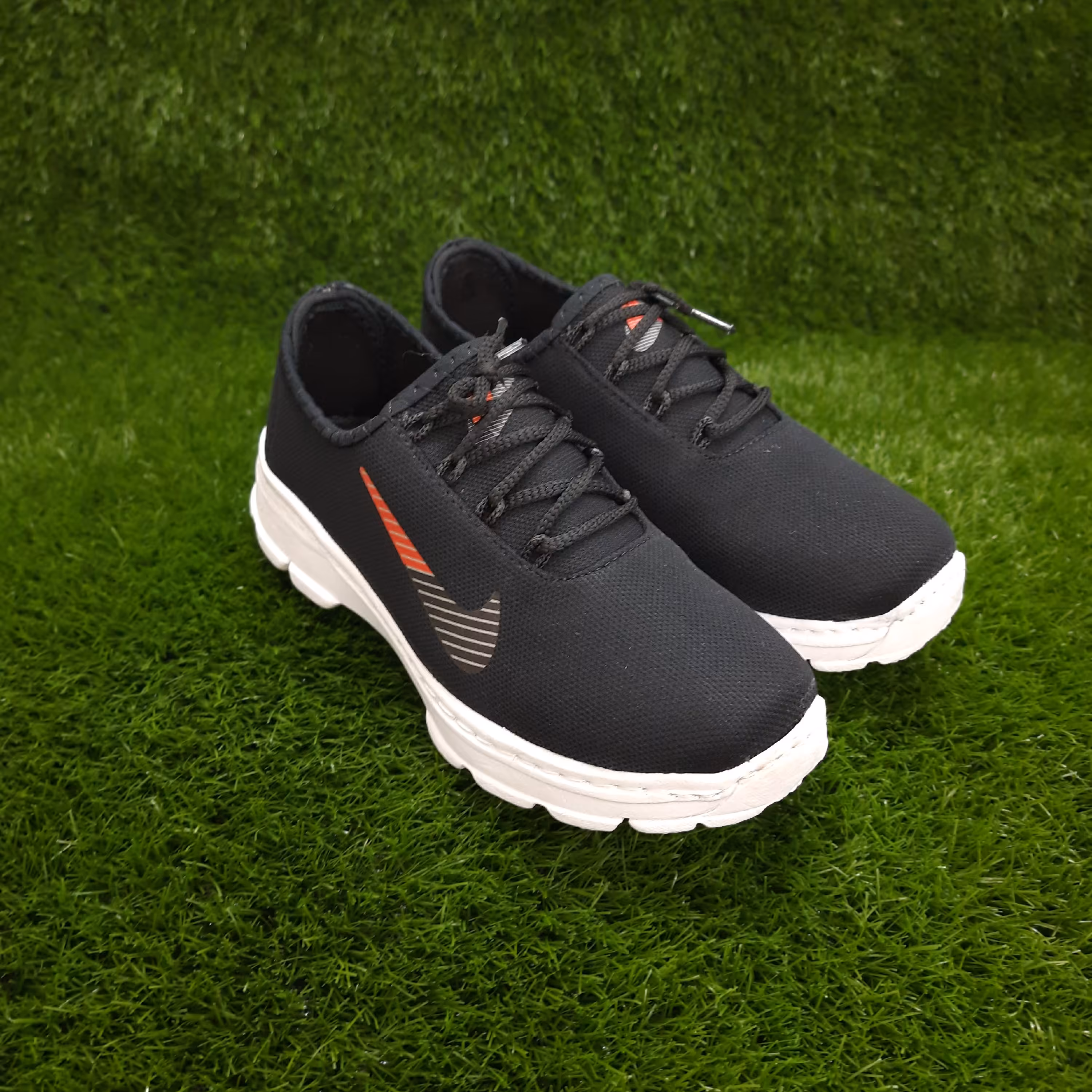 کتانی شیک پیاده روی زنانه و مردانه نایک بنددار طرح بند نمایشی رنگ مشکی محصول غرفه مشهد کفش ارسال رایگان 