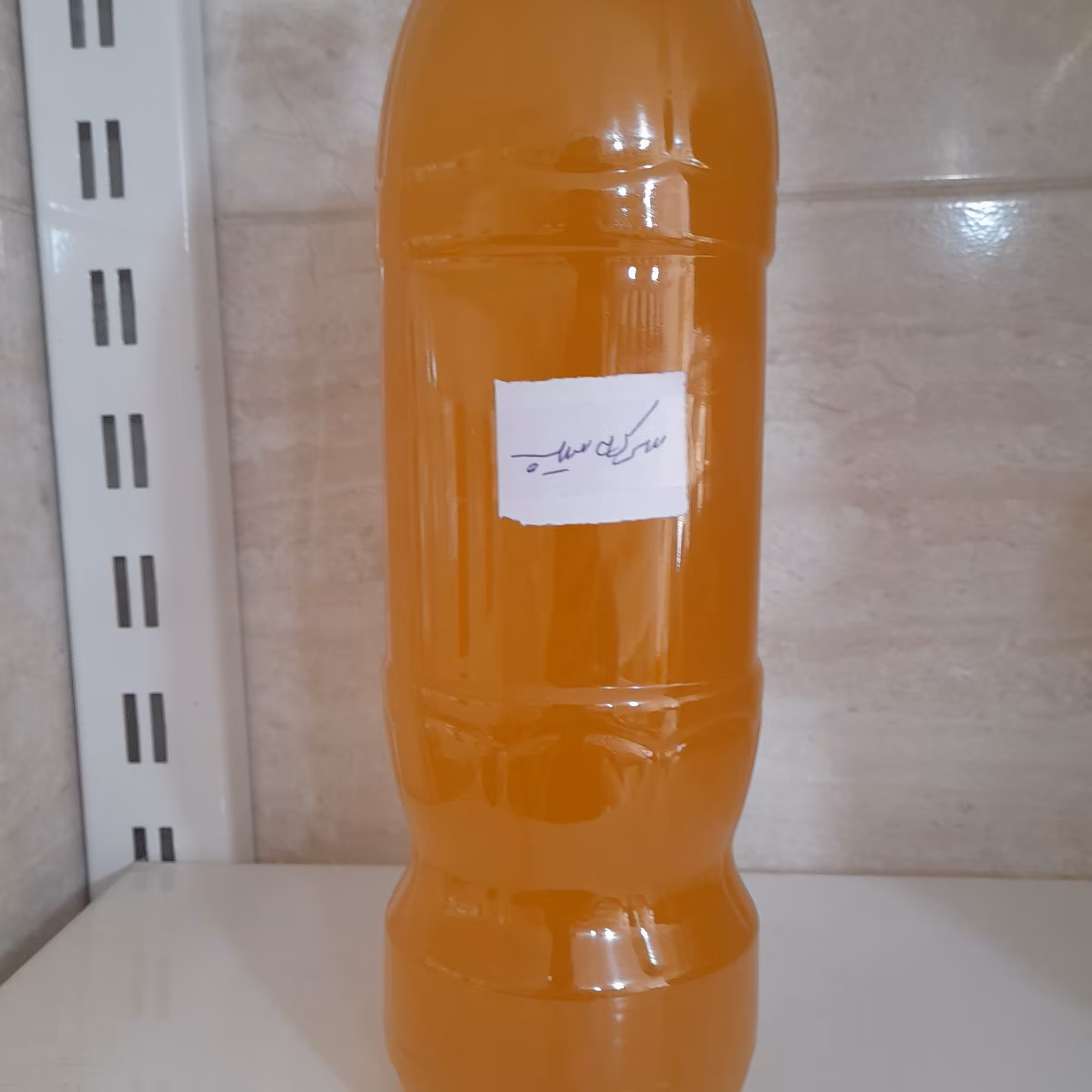 سرکه سیب با کیفیتی بی نظیر در بطری های یک و سیصد 