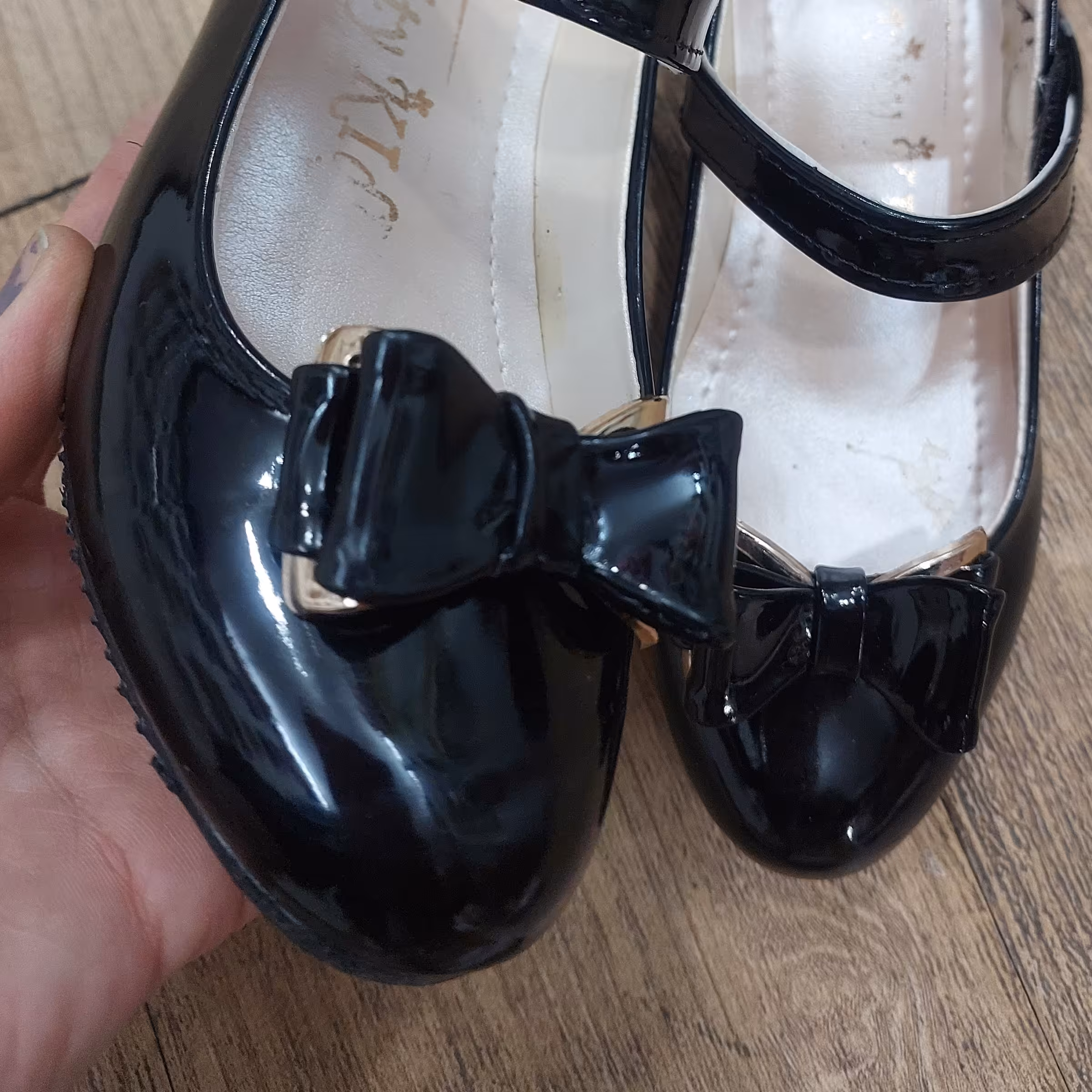 کفش بچگانه پاشنه دار ورنی 