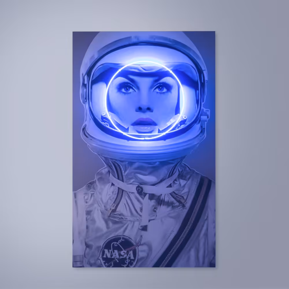 تابلو نورانی دختر فضانورد آبی