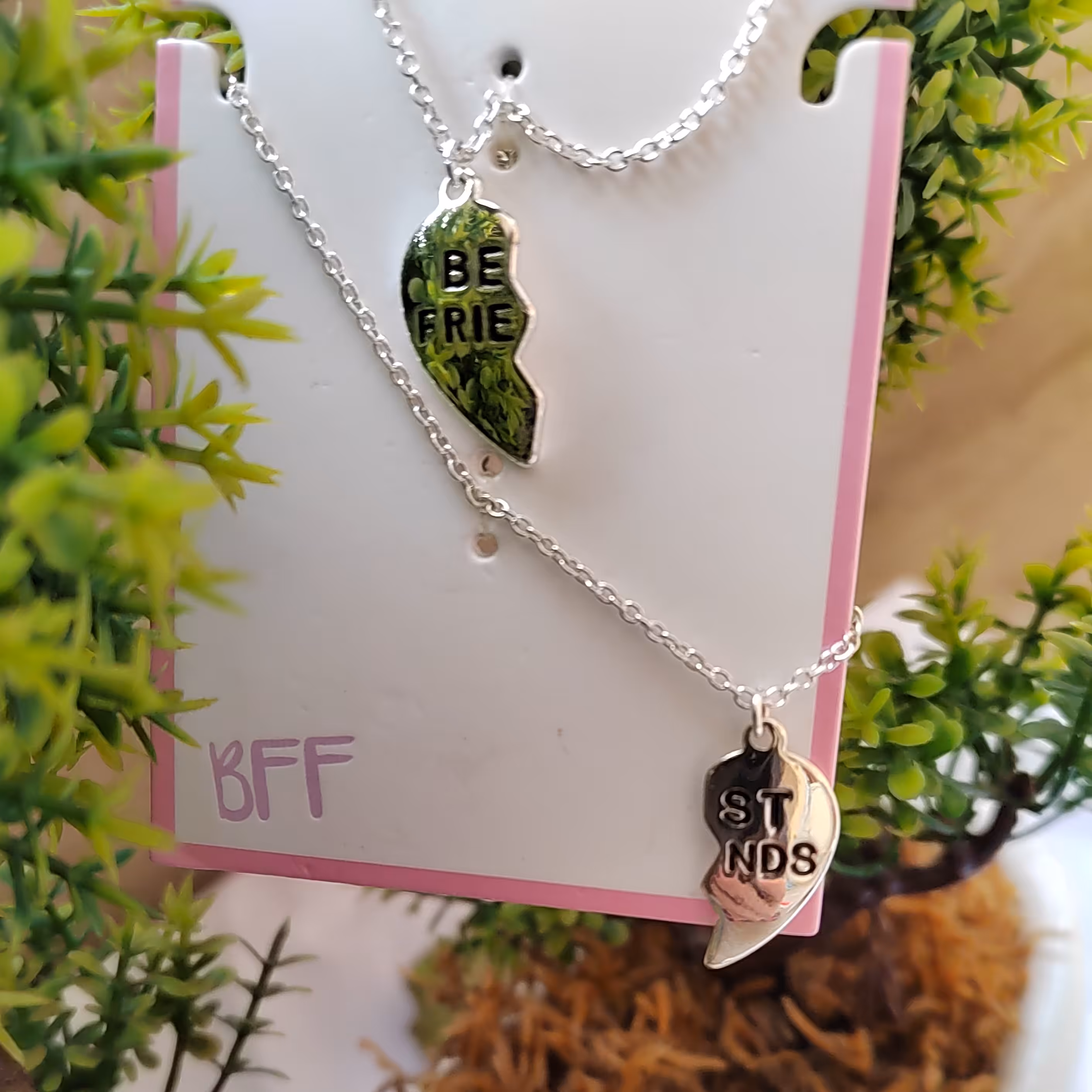 دستبند دوستی. 