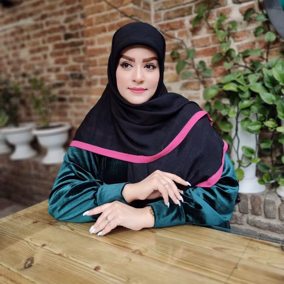 روسری نخی اسلپ مزونی دور گان دوزی کیفیت درجه یک قواره 130 رنگ مشکی حاشیه صورتی