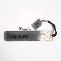 بوک مارک رزینی نشان کتاب یک طرفه پشت ساده با طرح دلخواه شما سایز  12و 15 سانت عرض 3 سانت 