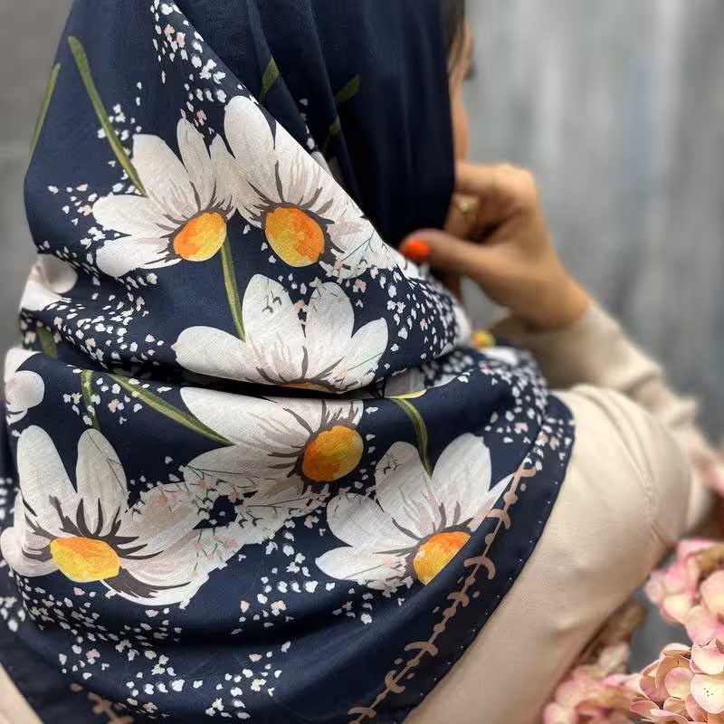 روسری سوپر نخ
قواره 120
دور دست دوز
اصلا لیز نیست
چروک نمیشه
خنک و سبک مناسب تابستان